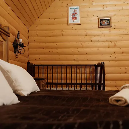 Oksamit אורחן *