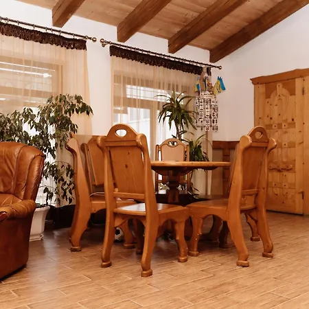 Oksamit אורחן *