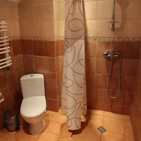 Oksamit אורחן *